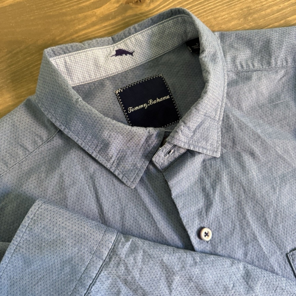 Tommy Bahama Men's Large Powder Blue Long Sleeve Button Up Shirt Top‎